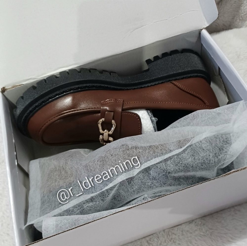 NIB Women's Brown Chain-Accent Leather Loafers Size 39 (US 8.5) - Picture 6 of 6